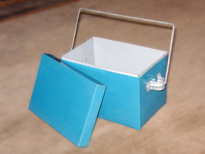 カラー鉄板の箱